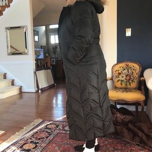 Long puffed coat with fur trim hood